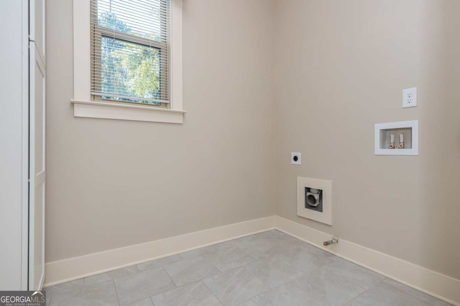 4311 Pineview Drive Powder Springs - 36