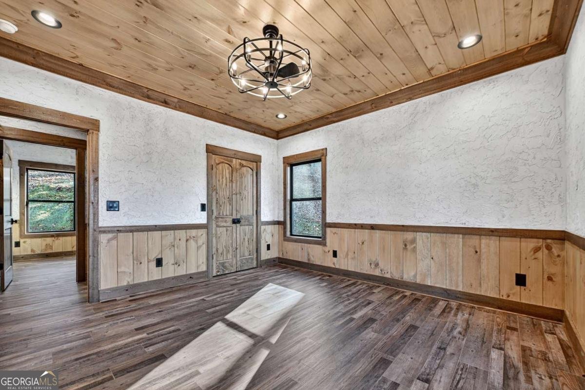 21 Crown Court Ellijay - 24