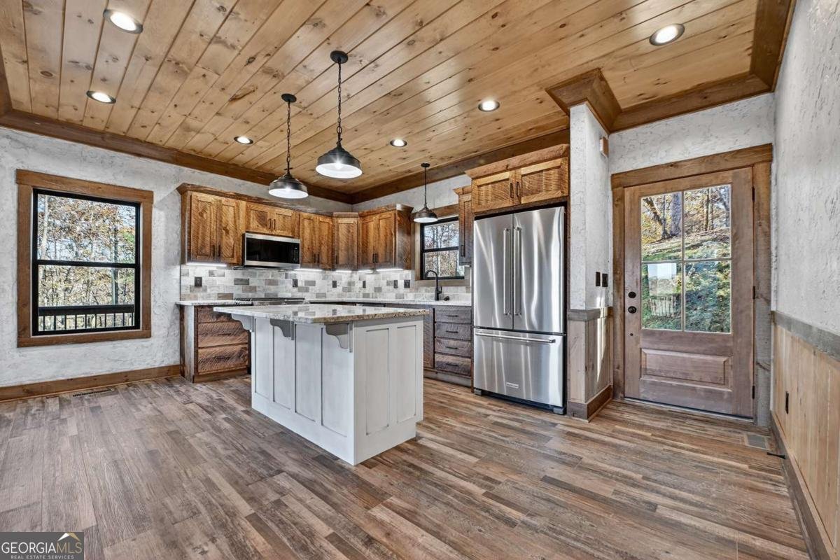 21 Crown Court Ellijay - 7