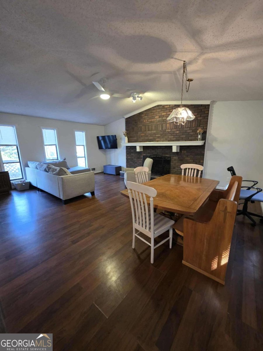 405 Hobo Lane Woodstock - 4