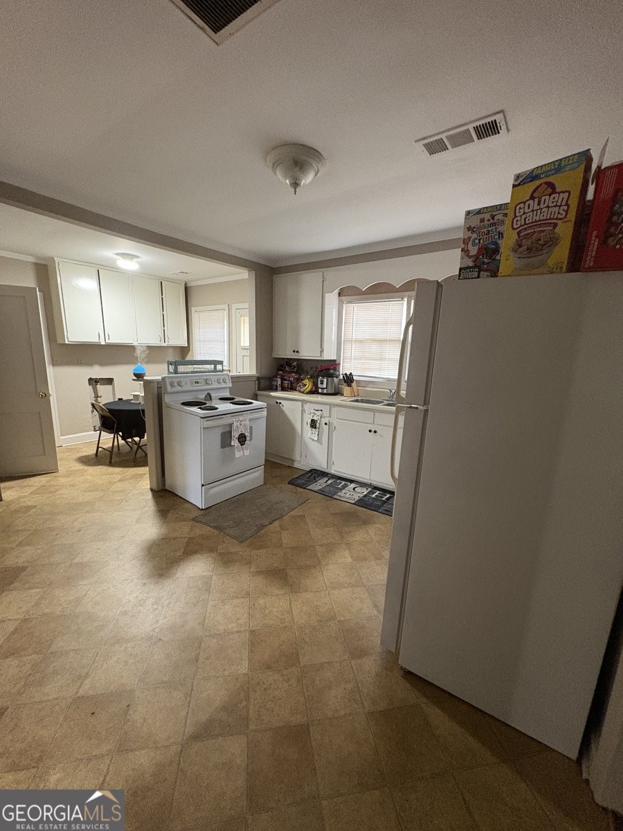 1110 College Street Eastman - 13