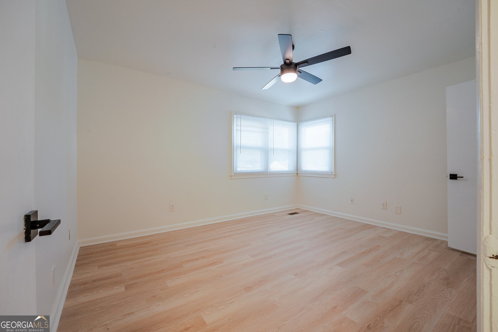 843 White Oak Drive Forest Park - 35