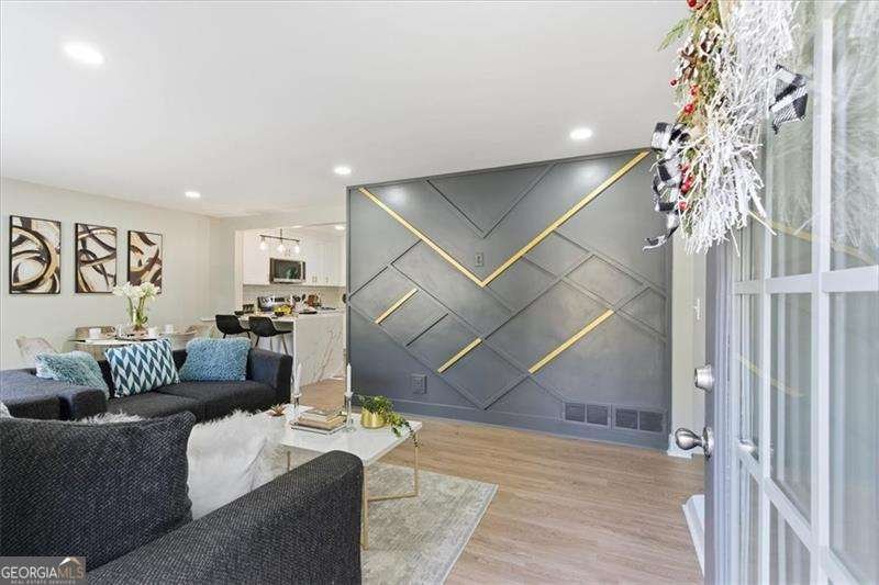 4015 Moffat Court Decatur - 2