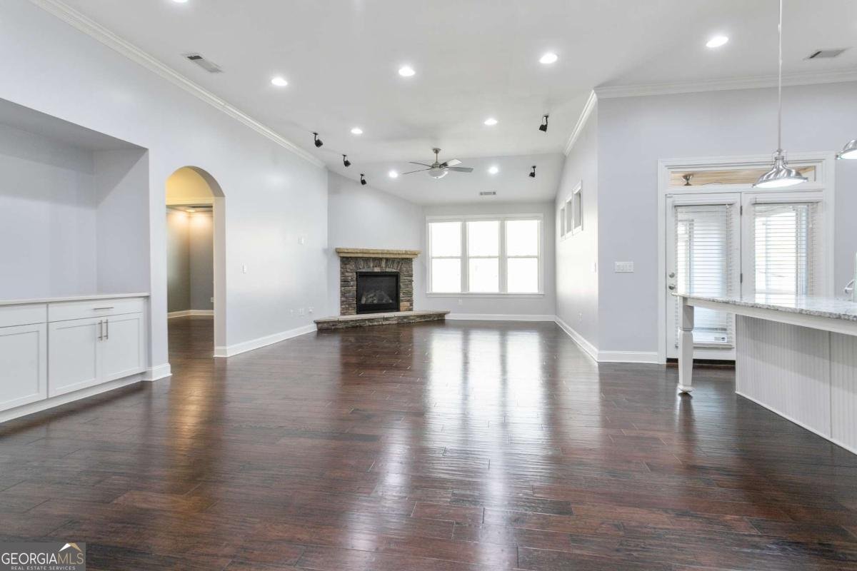 330 La Perla Drive Sugar Hill - 9