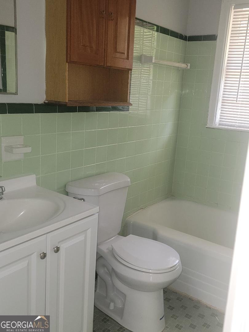 2457 Old Colony Road East Point - 2