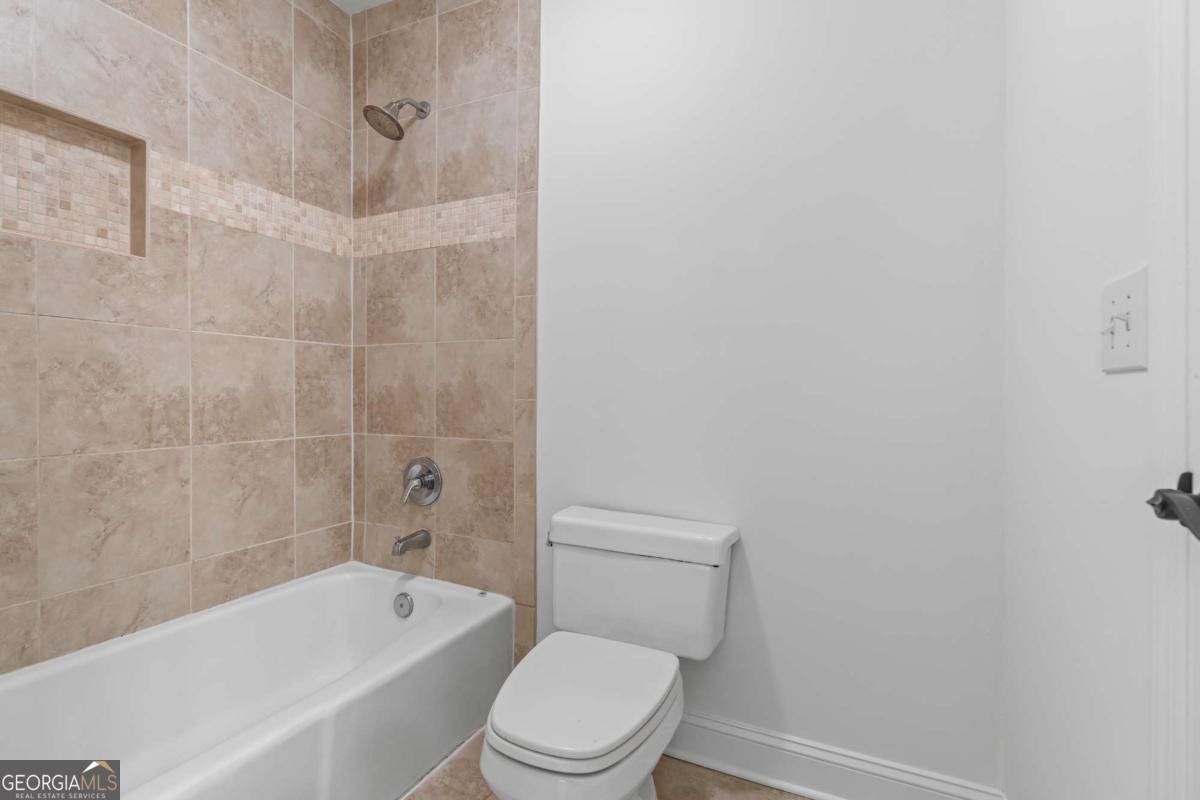 12180 Lonsdale Lane Roswell - 33