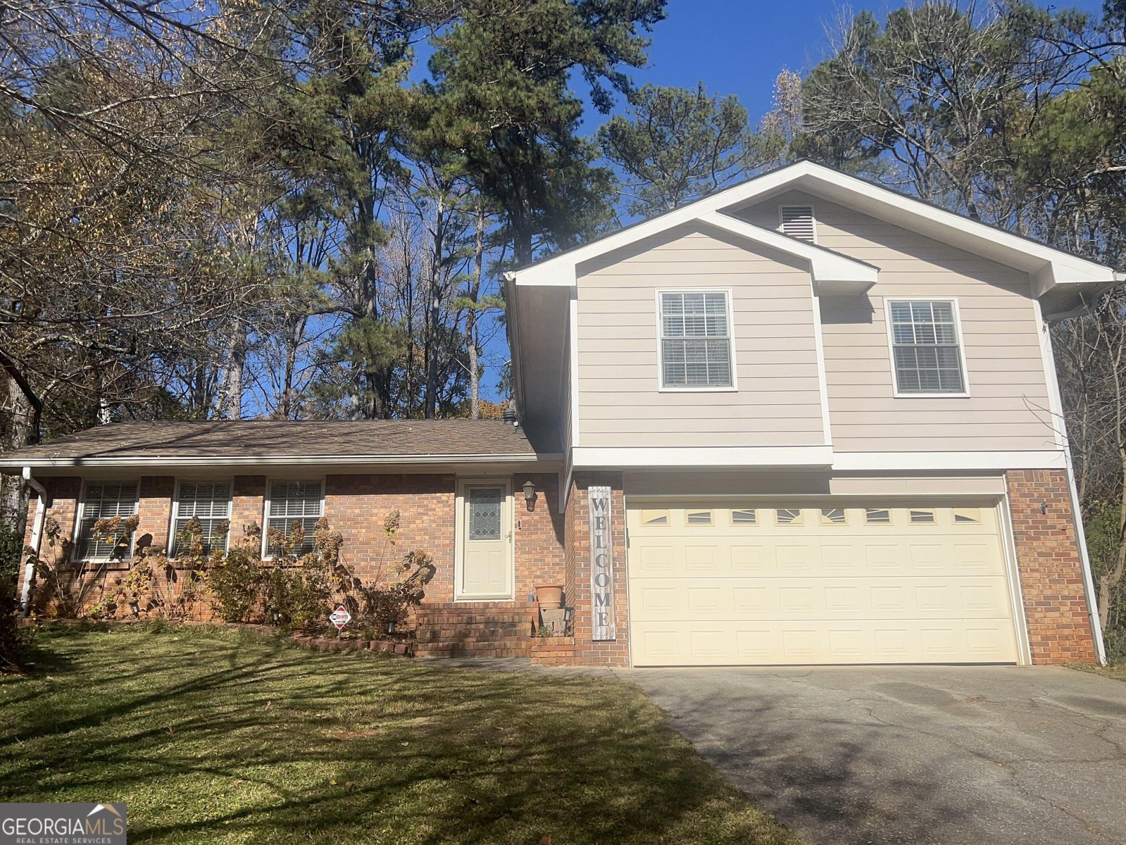 5633 Breezy Court Lilburn - 1