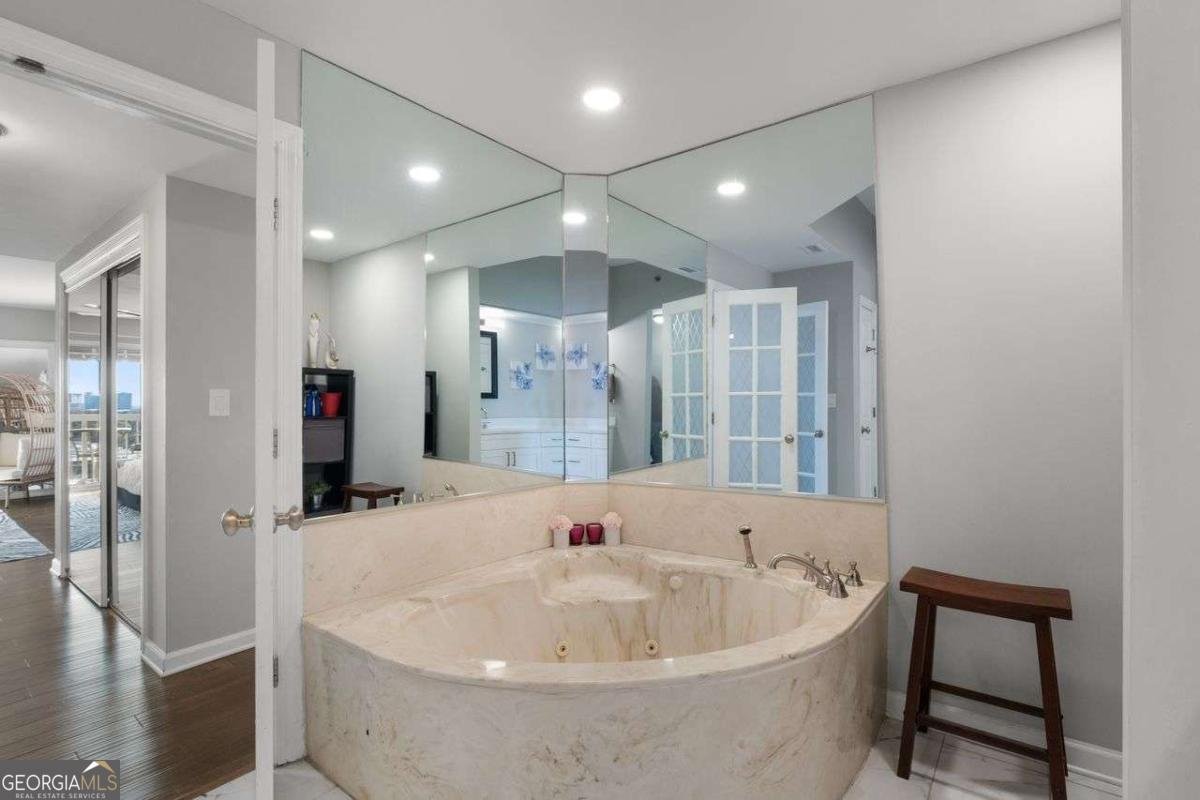 3435 Kingsboro Road Atlanta - 24