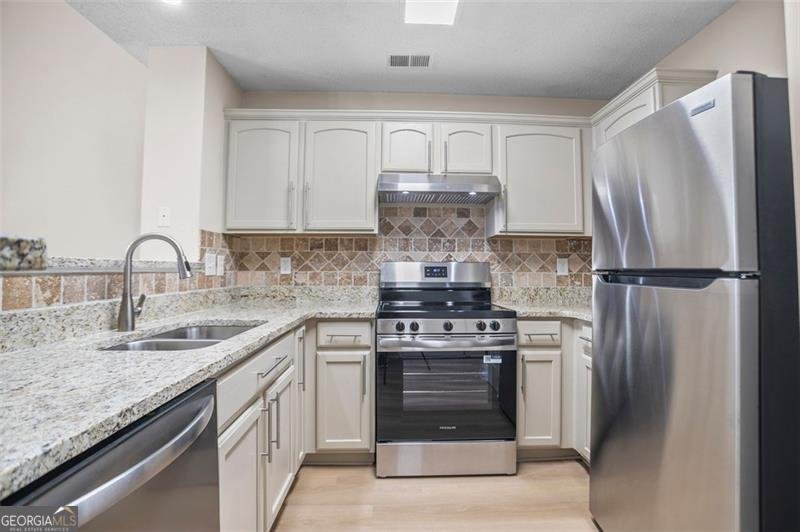 184 DARBYS CROSSING Court Hiram - 12