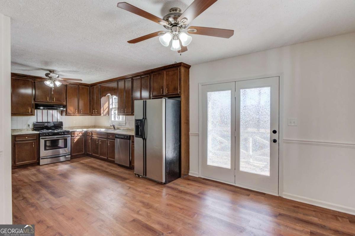 310 Lewis Circle Commerce - 14