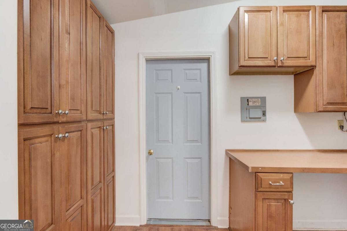 310 Lewis Circle Commerce - 31