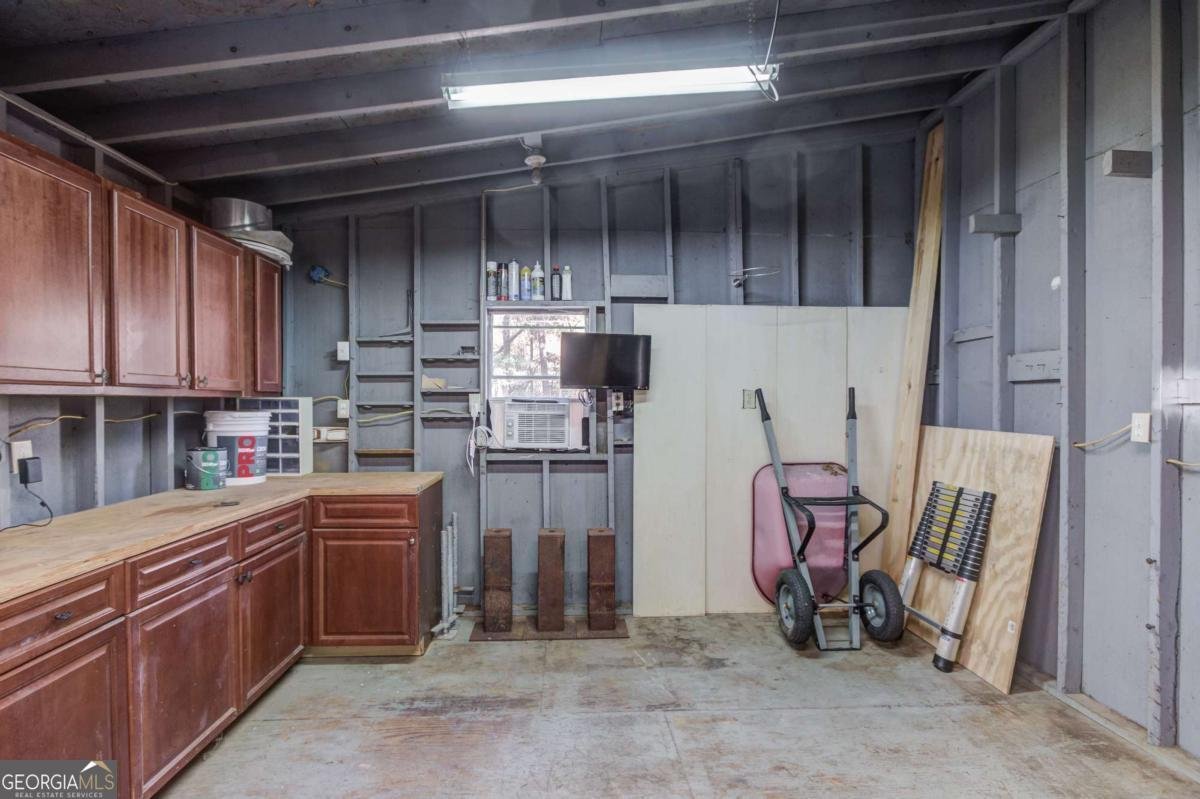 310 Lewis Circle Commerce - 33