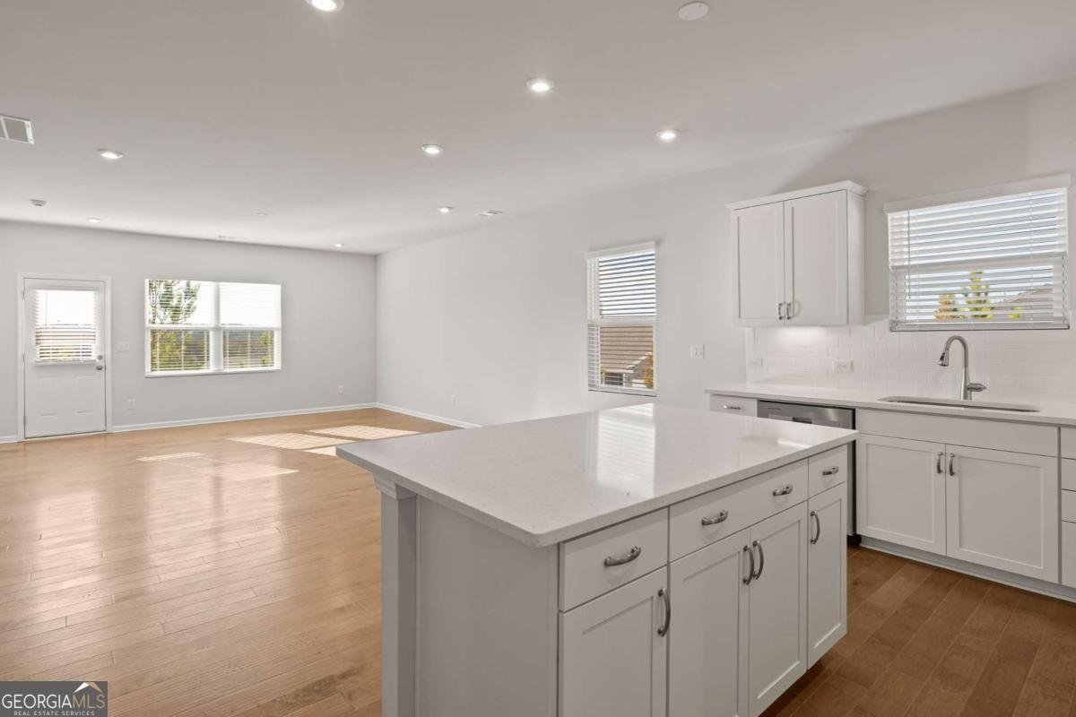 488 Village Lane Fairburn - 4