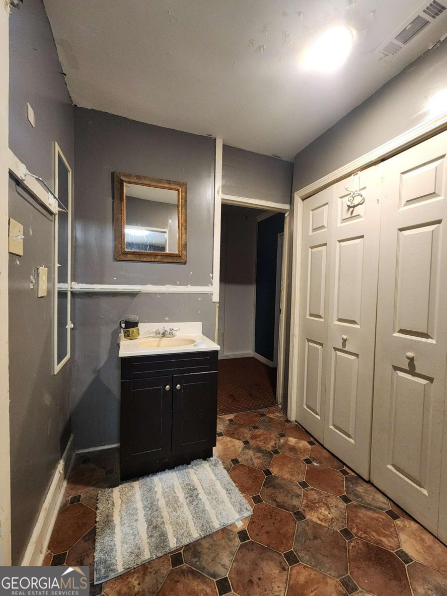 6745 Camp Valley Road Riverdale - 26