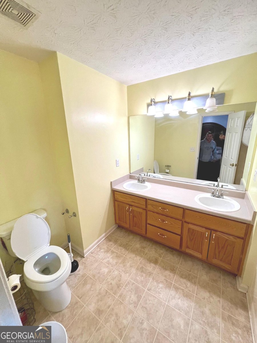 1145 Larkspur Drive Locust Grove - 10