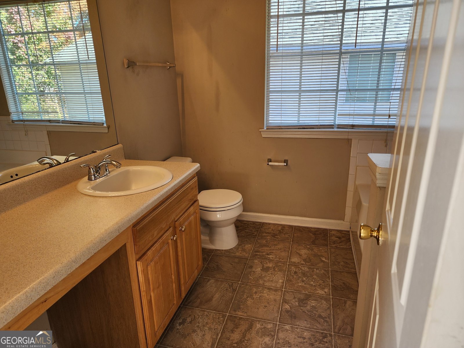 2816 Two Lake Circle College Park - 15