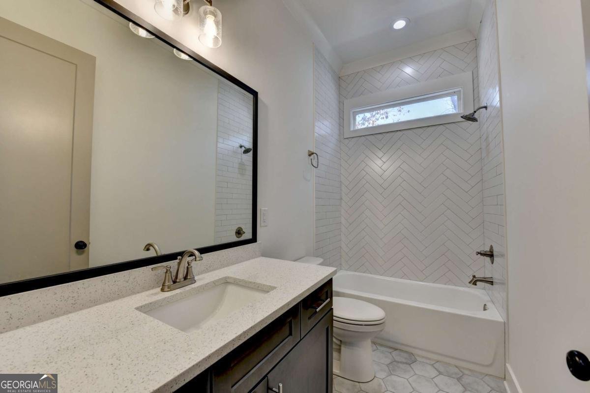 6181 Shoreland Circle Buford - 43