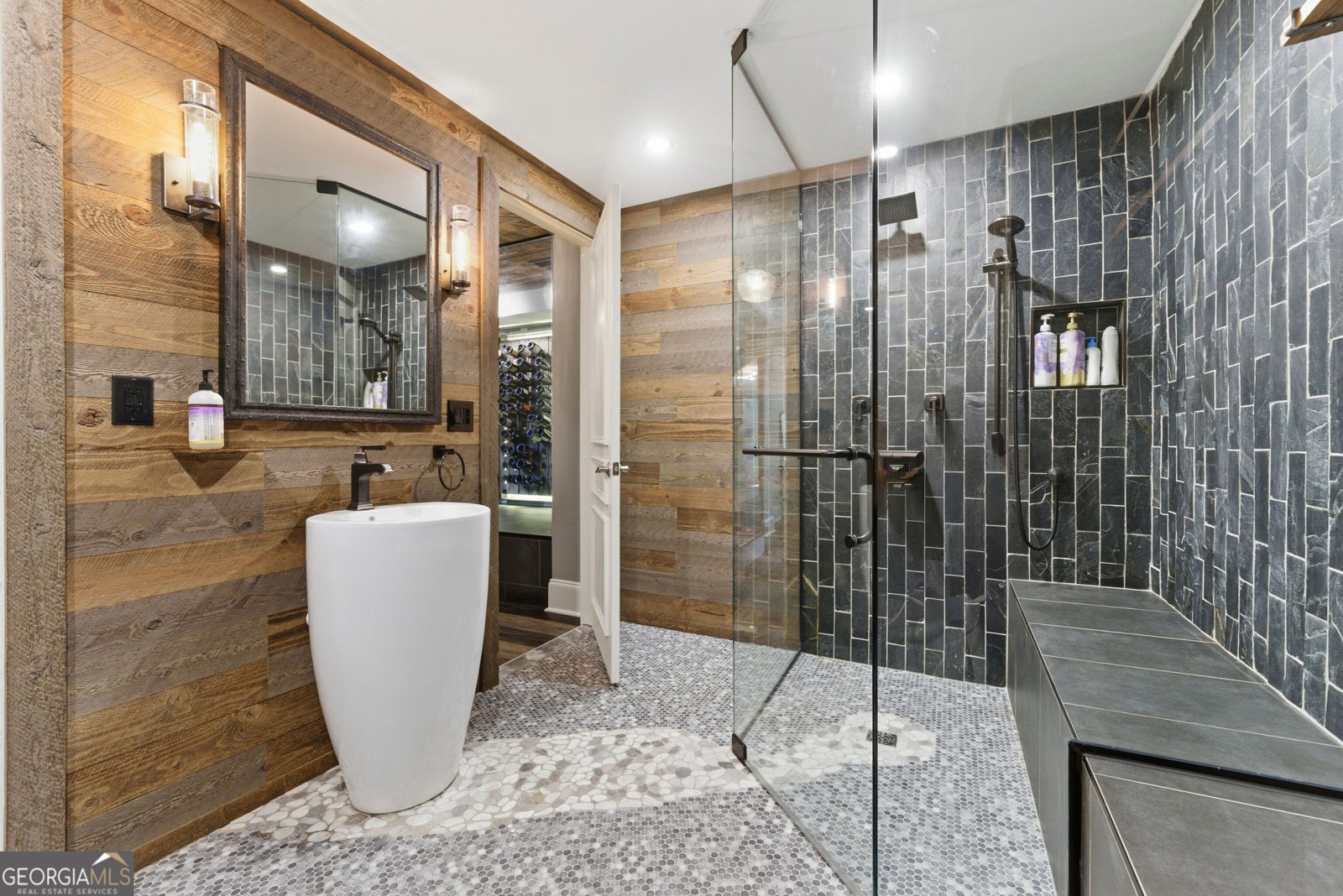 574 EAST Avenue Atlanta - 27