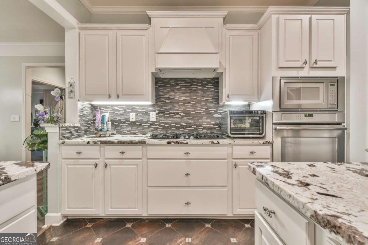 6352 Falling Water Lane Hoschton - 11