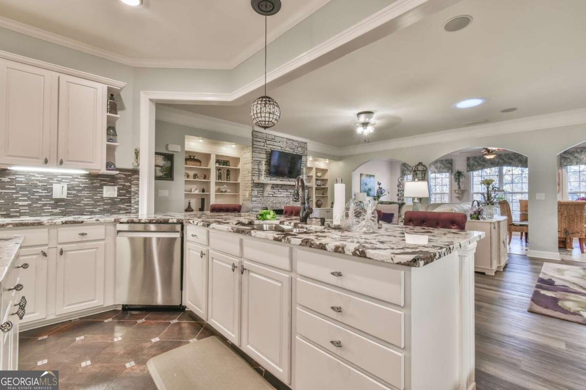 6352 Falling Water Lane Hoschton - 12