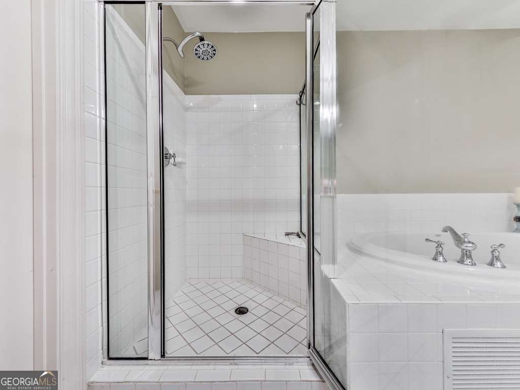 211 COLONIAL HOMES Drive Atlanta - 19