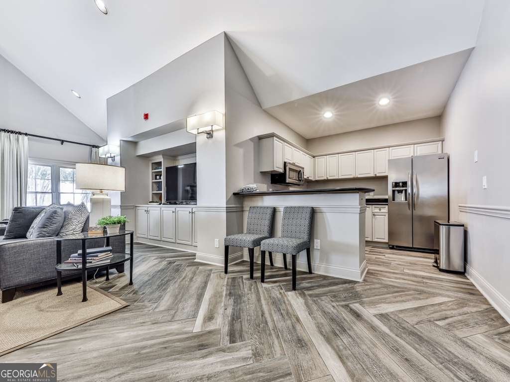 211 COLONIAL HOMES Drive Atlanta - 33