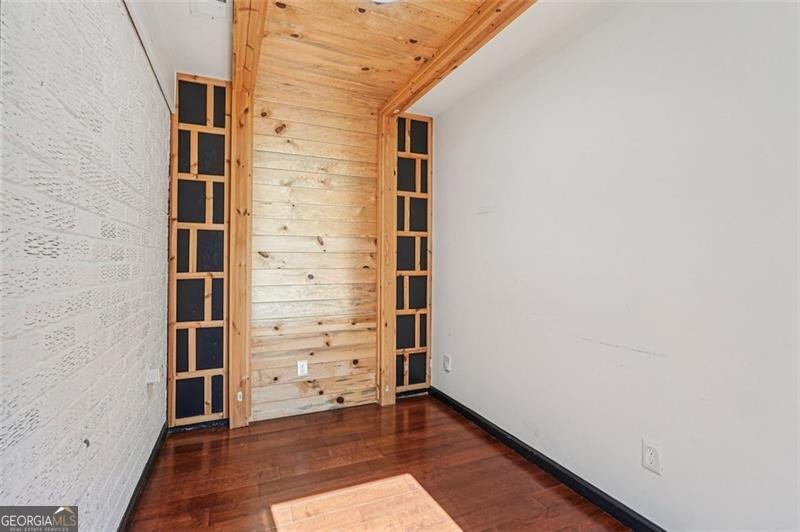 1689 DERRY Avenue Atlanta - 18