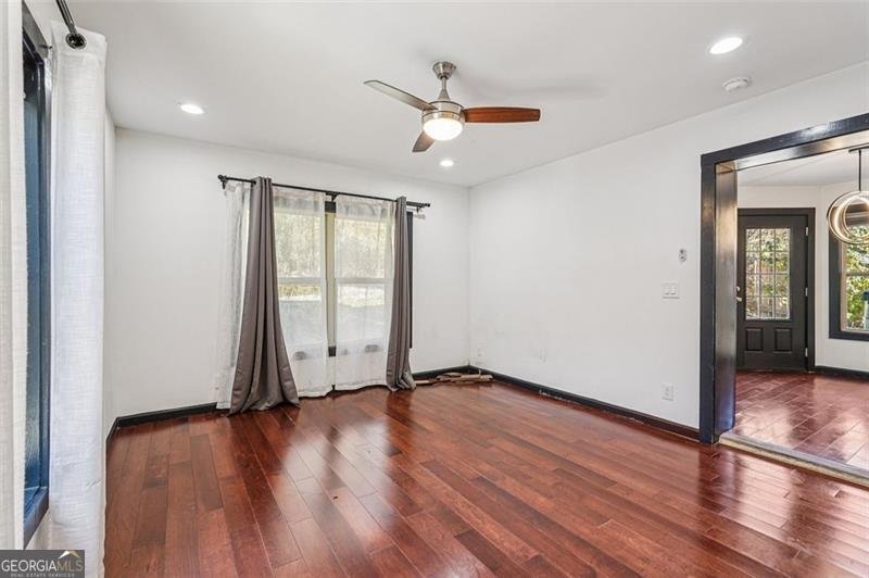 1689 DERRY Avenue Atlanta - 24