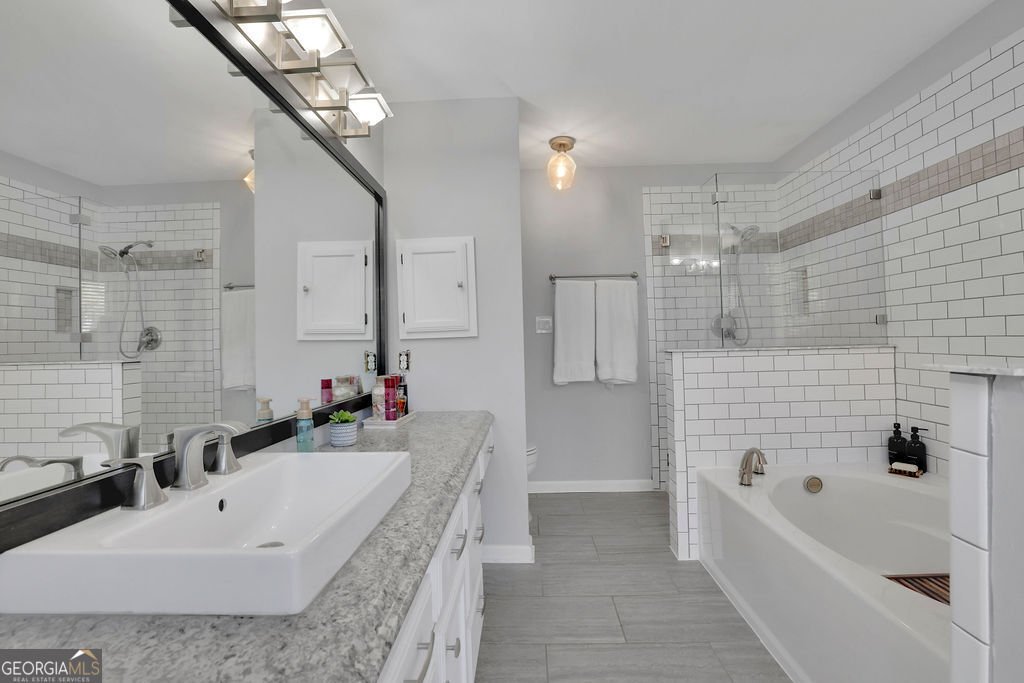 10945 Pinehigh Drive Alpharetta - 27