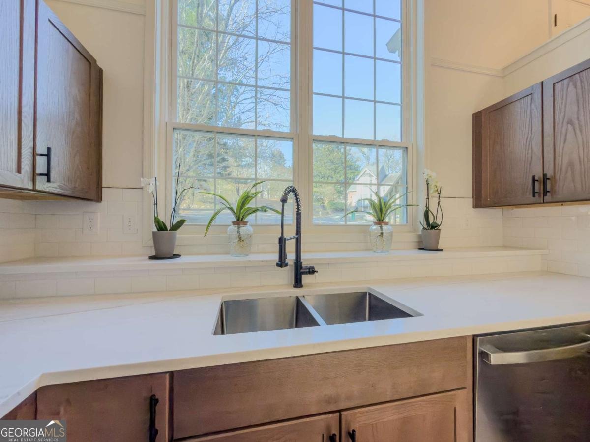 5033 David Place Smyrna - 23