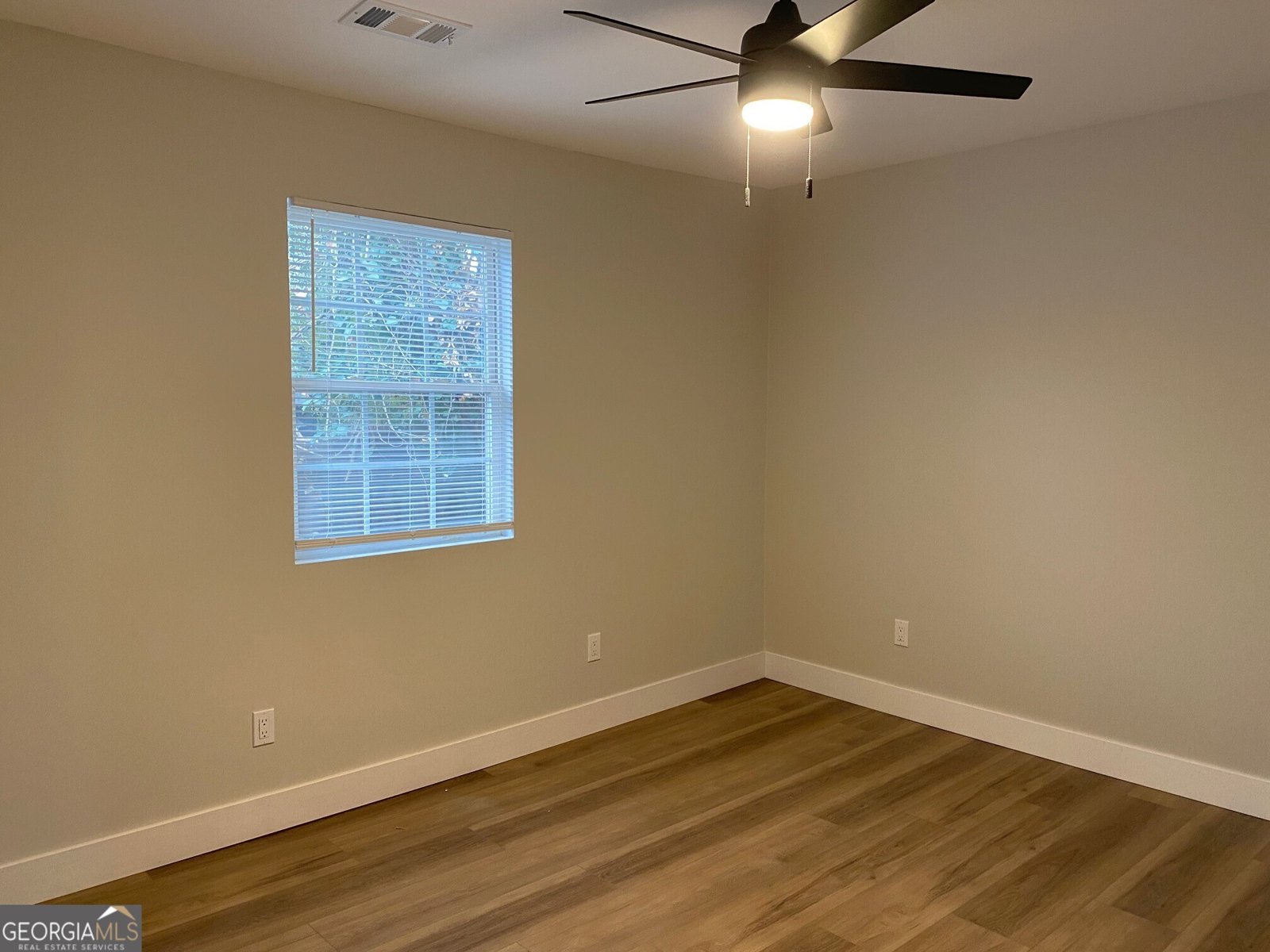 2155 Park Terrace College Park - 33