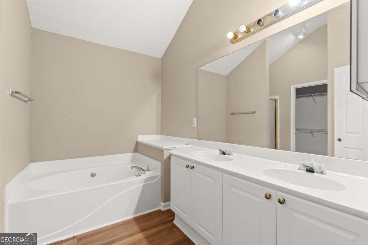 16 Valleyside Drive Dallas - 26