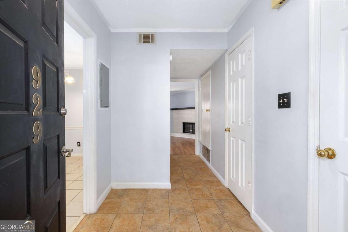 929 Glynn Oaks Drive Clarkston - 2