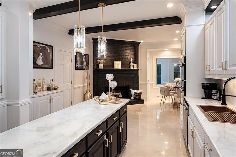 4070 RUNNYMEDE Drive Lilburn - 11