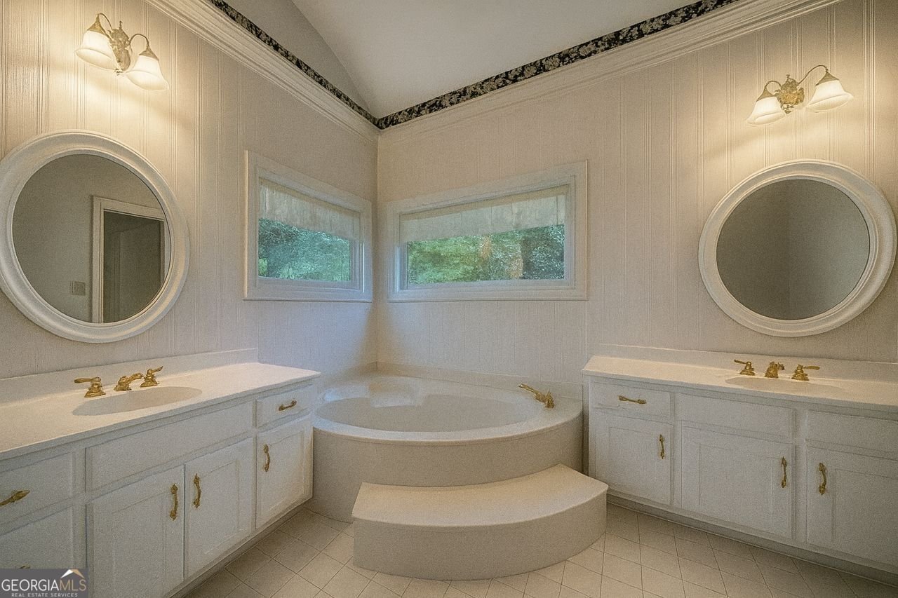 4070 RUNNYMEDE Drive Lilburn - 25