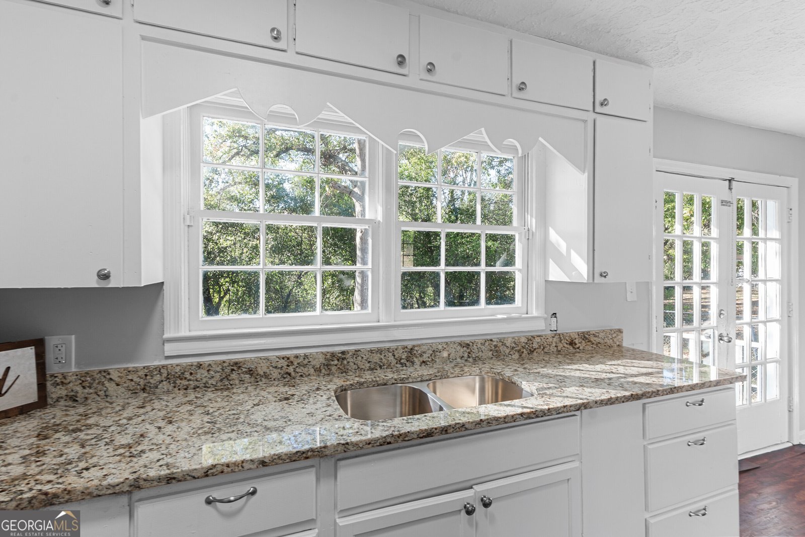 4241 Pinedale Drive Macon - 23