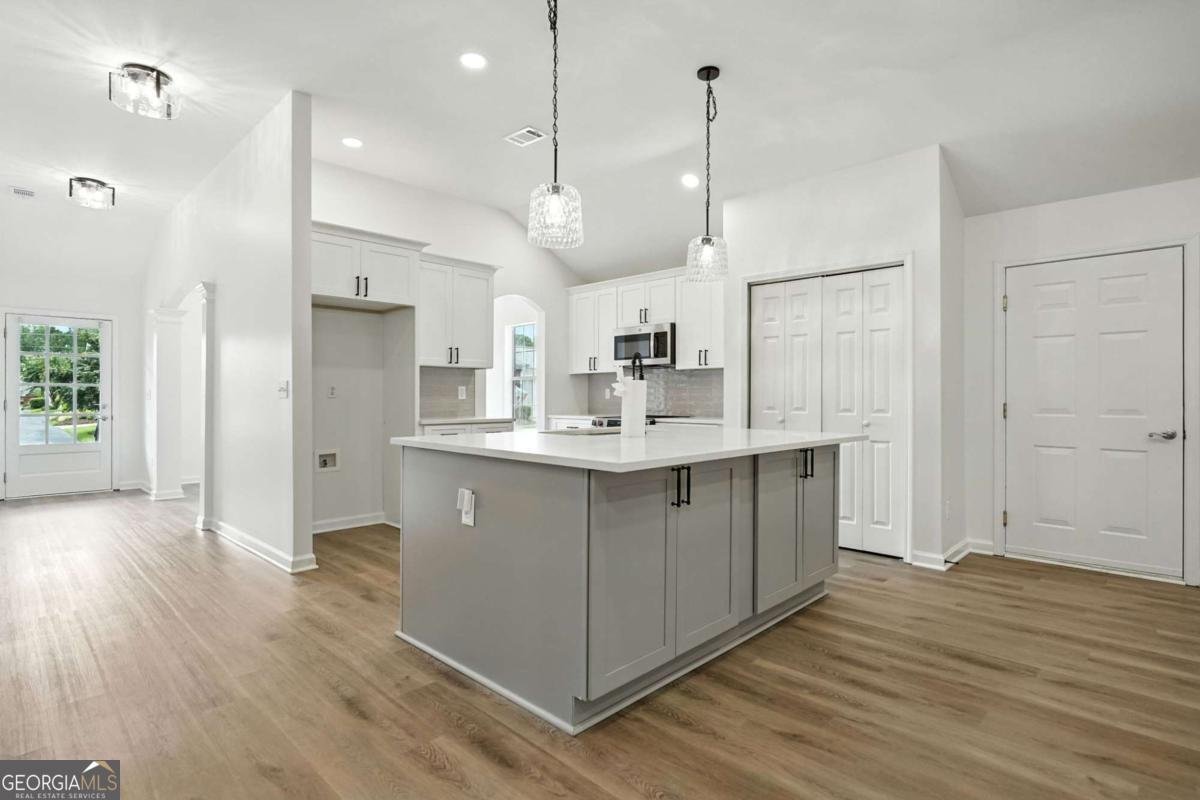 509 COURTYARD Way Woodstock - 2