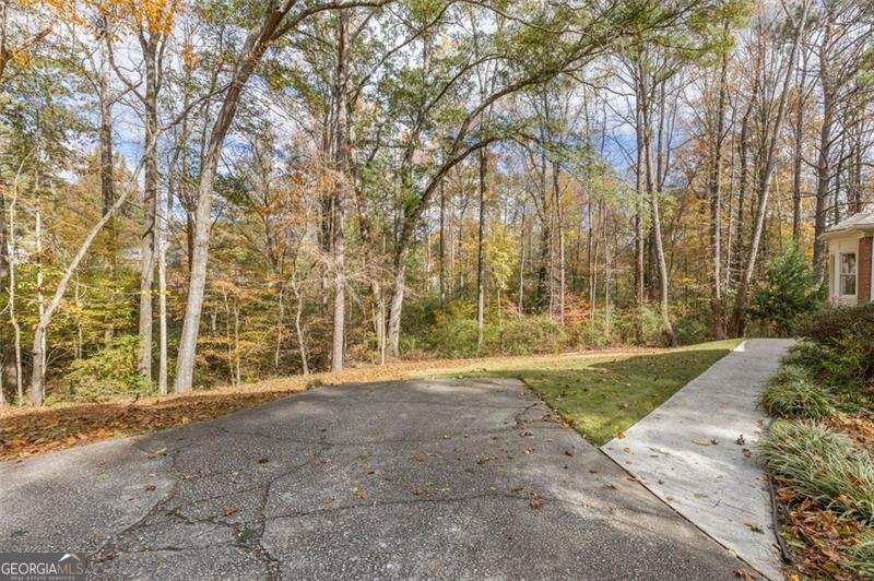 5768 LOST GROVE Drive Lilburn - 6