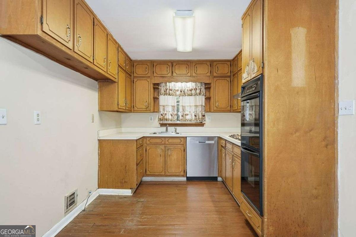 448 THACKERY Place Atlanta - 18