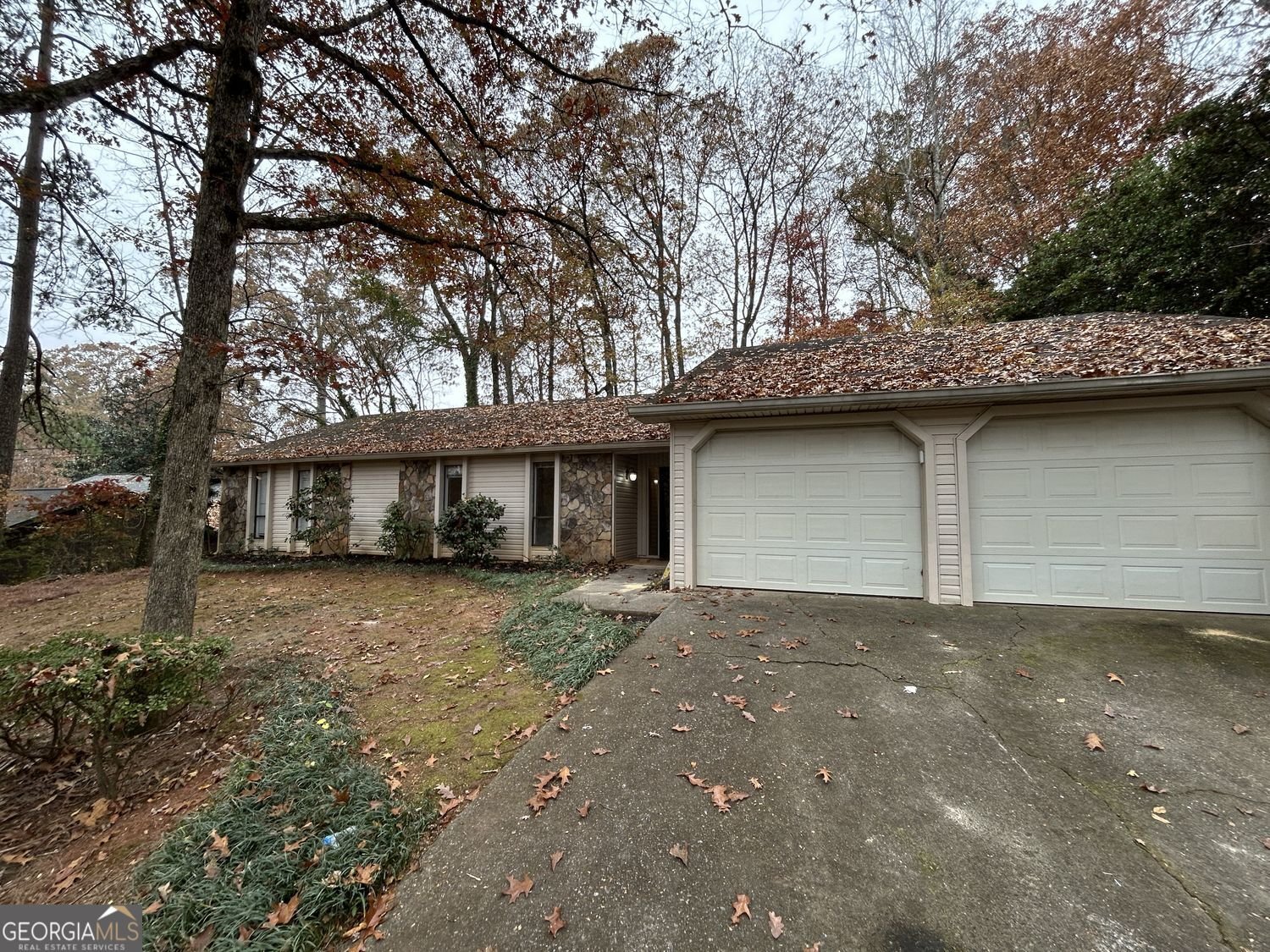 1110 Lake Drive Roswell - main photo