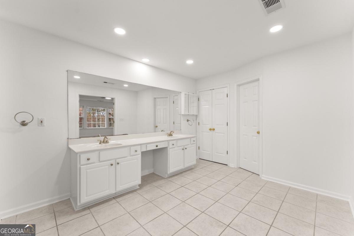 5157 Wellisford Court Suwanee - 1