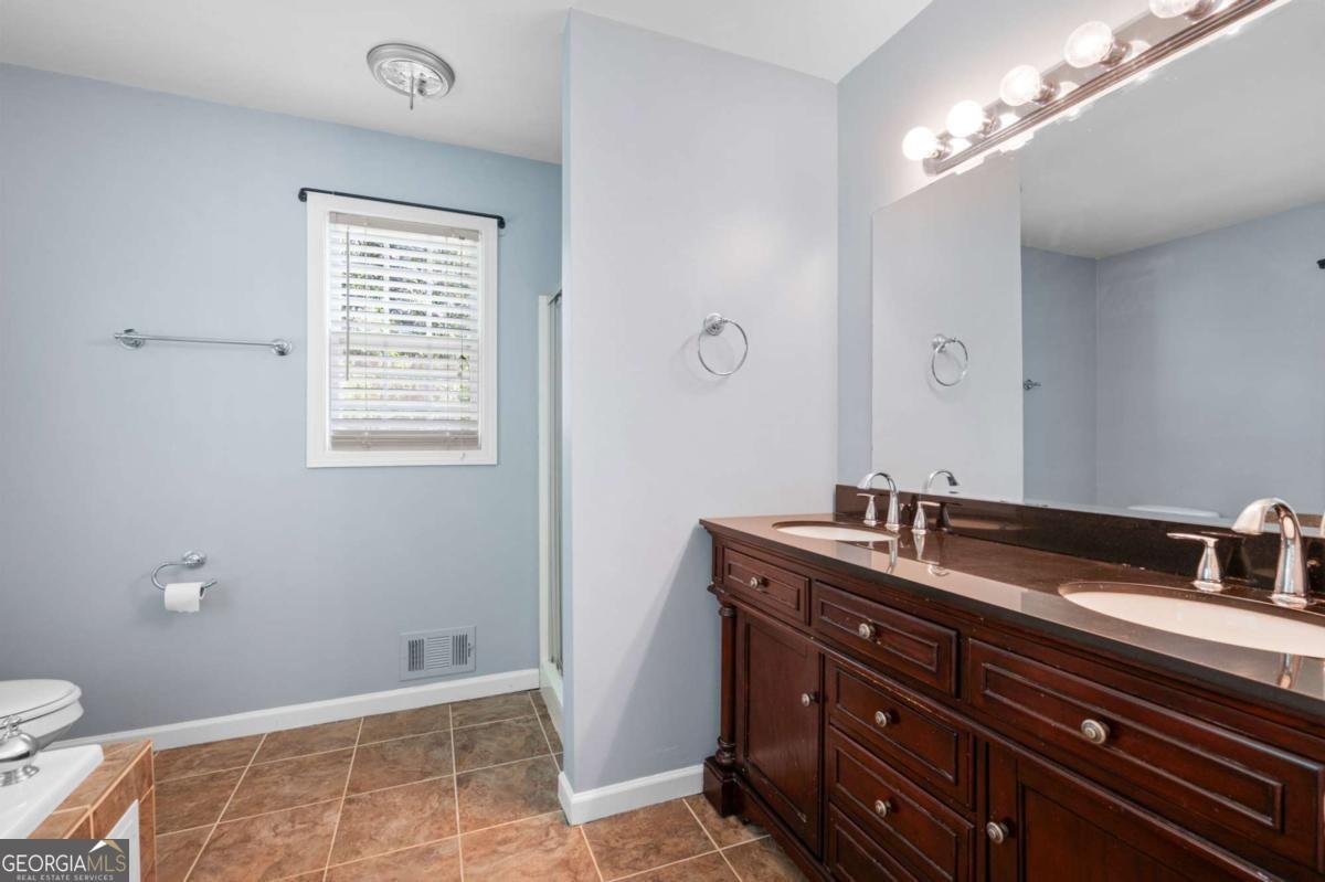 40 Stratford Drive Douglasville - 18