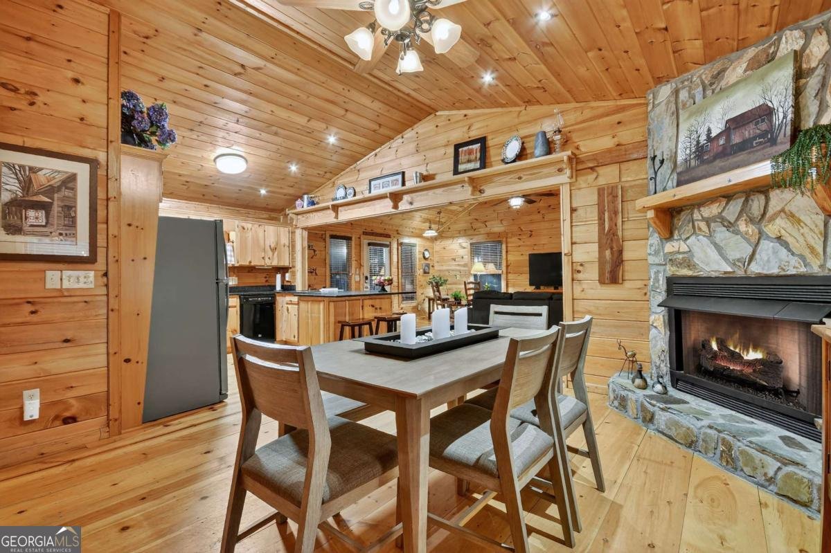 97 Doyle Carder Parkway Cherry Log - 13