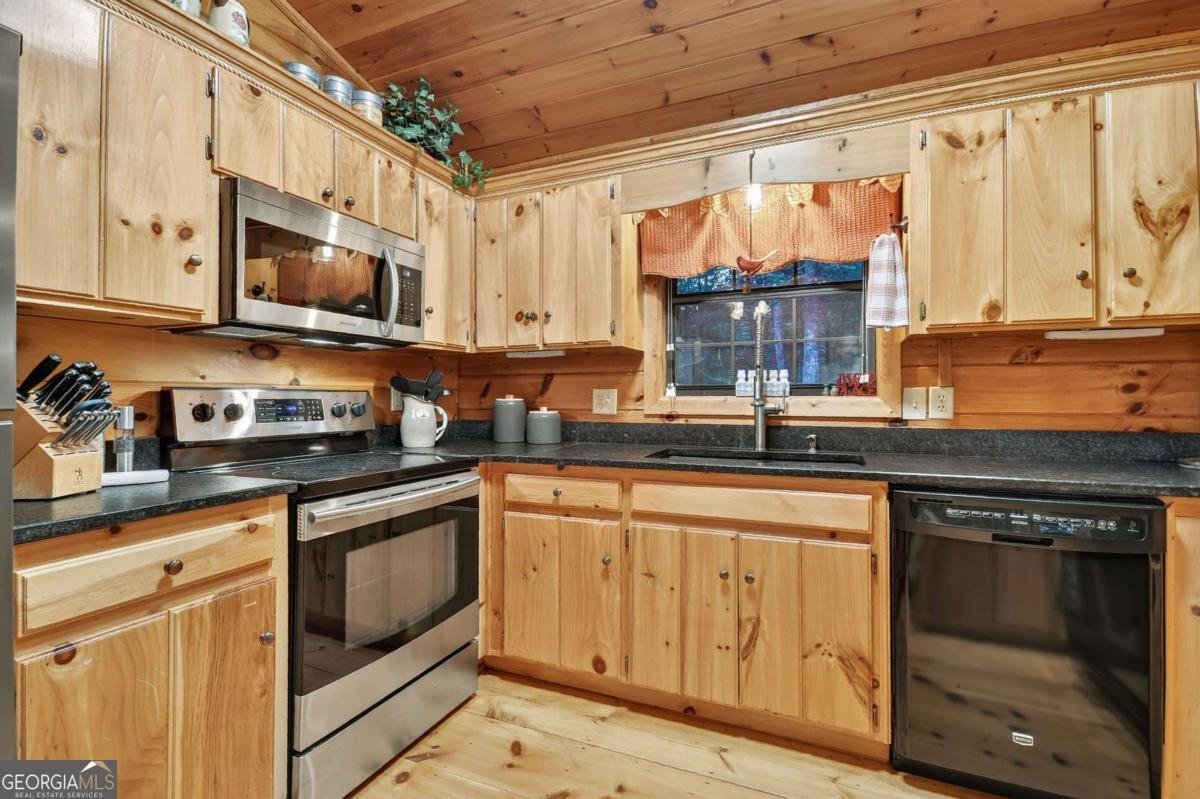 97 Doyle Carder Parkway Cherry Log - 15