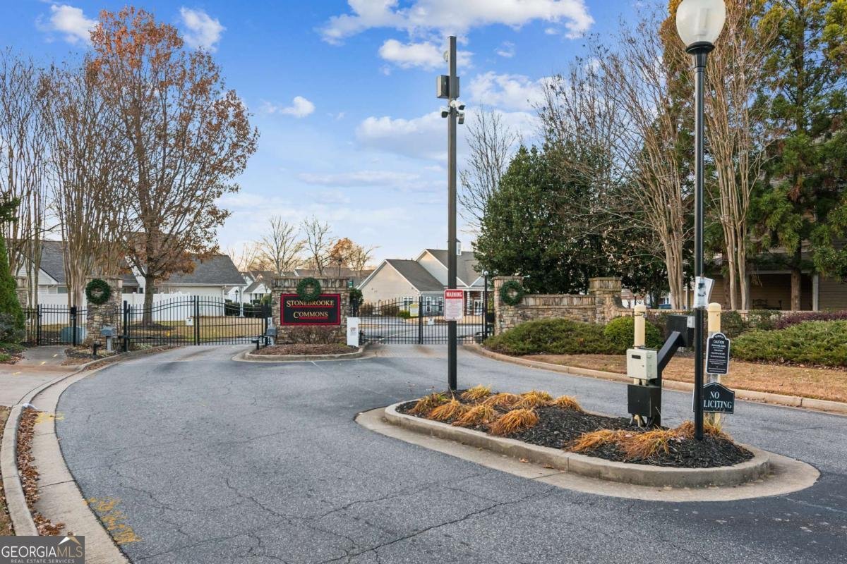 2135 Highland Gate Drive Cumming - 16