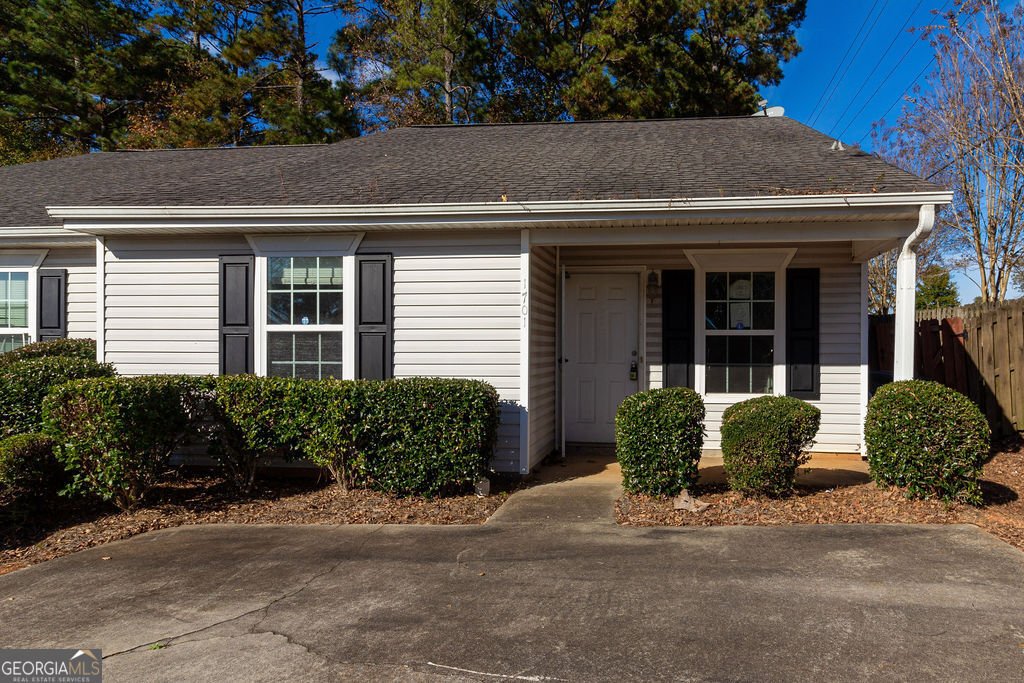 1701 Summerwoods Lane Griffin - 1