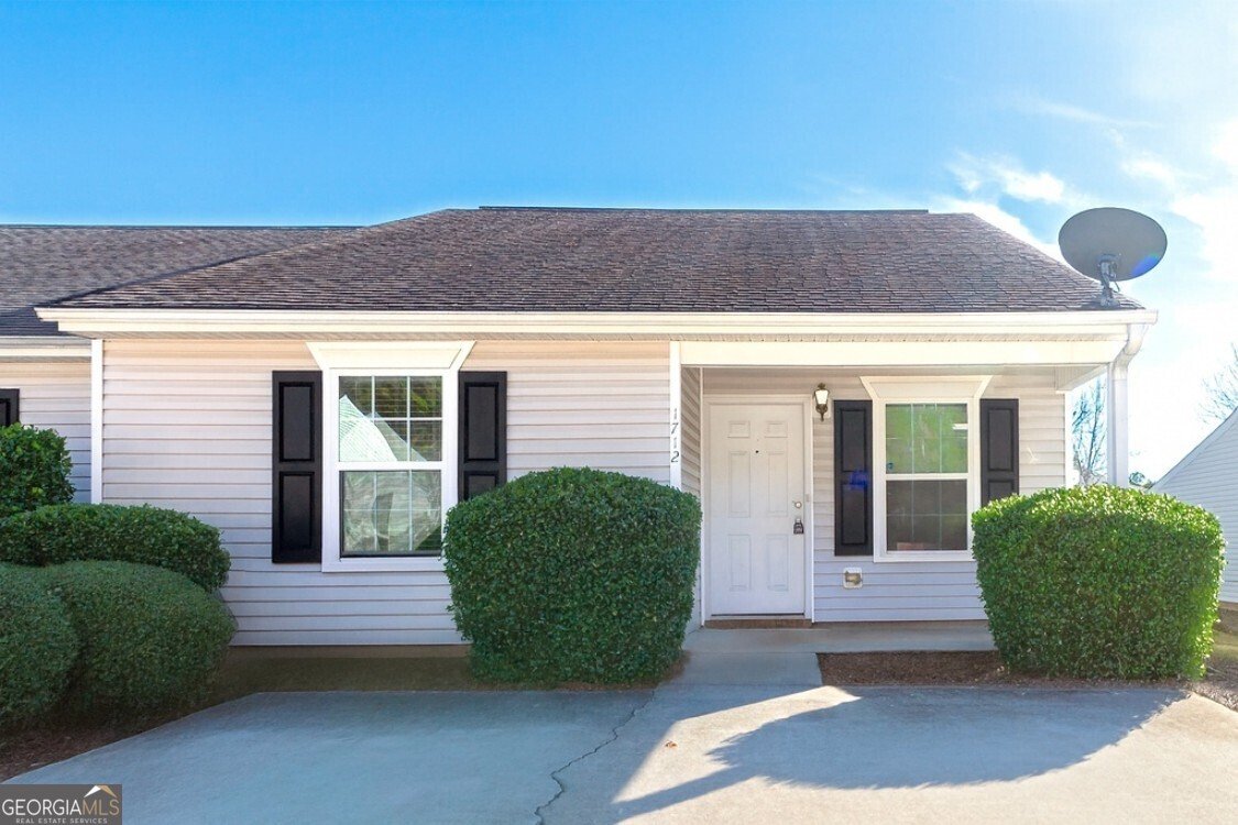 1712 Summerwoods Lane Griffin - 2