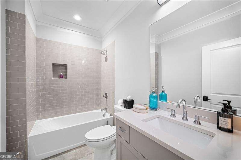 3715 Peachtree Road Atlanta - 24