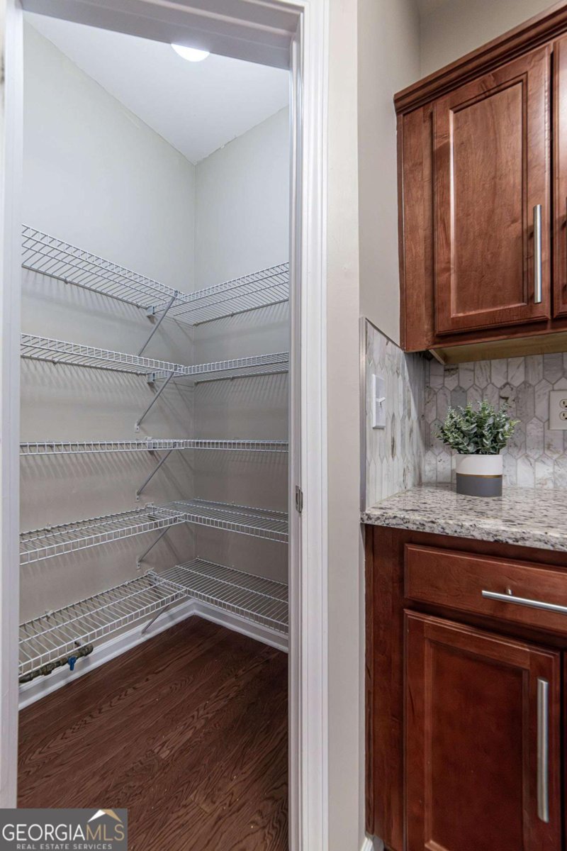 2002 Lakeshore Overlook Circle Kennesaw - 25