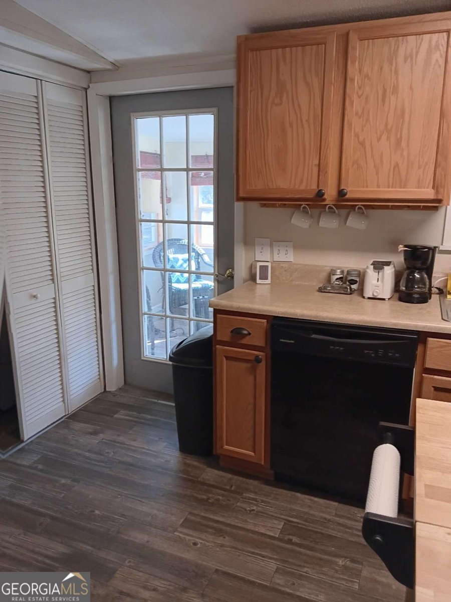 13 Black Road White - 11